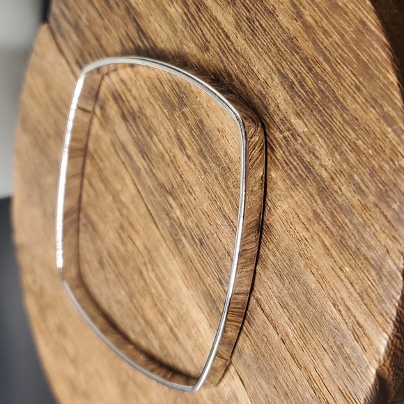 B0509 geometrical square edgy avante garde bracelet - Picture 1 of 2